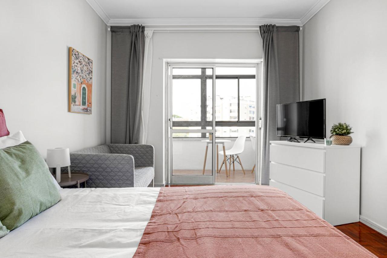 Wonderful Shared Apartment In Alfornelos - Near Metro! Lisboa Dış mekan fotoğraf