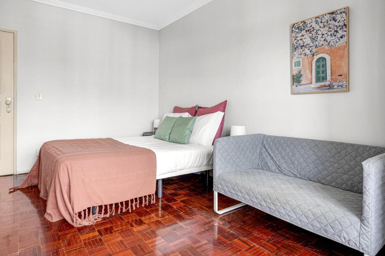 Wonderful Shared Apartment In Alfornelos - Near Metro! Lisboa Dış mekan fotoğraf