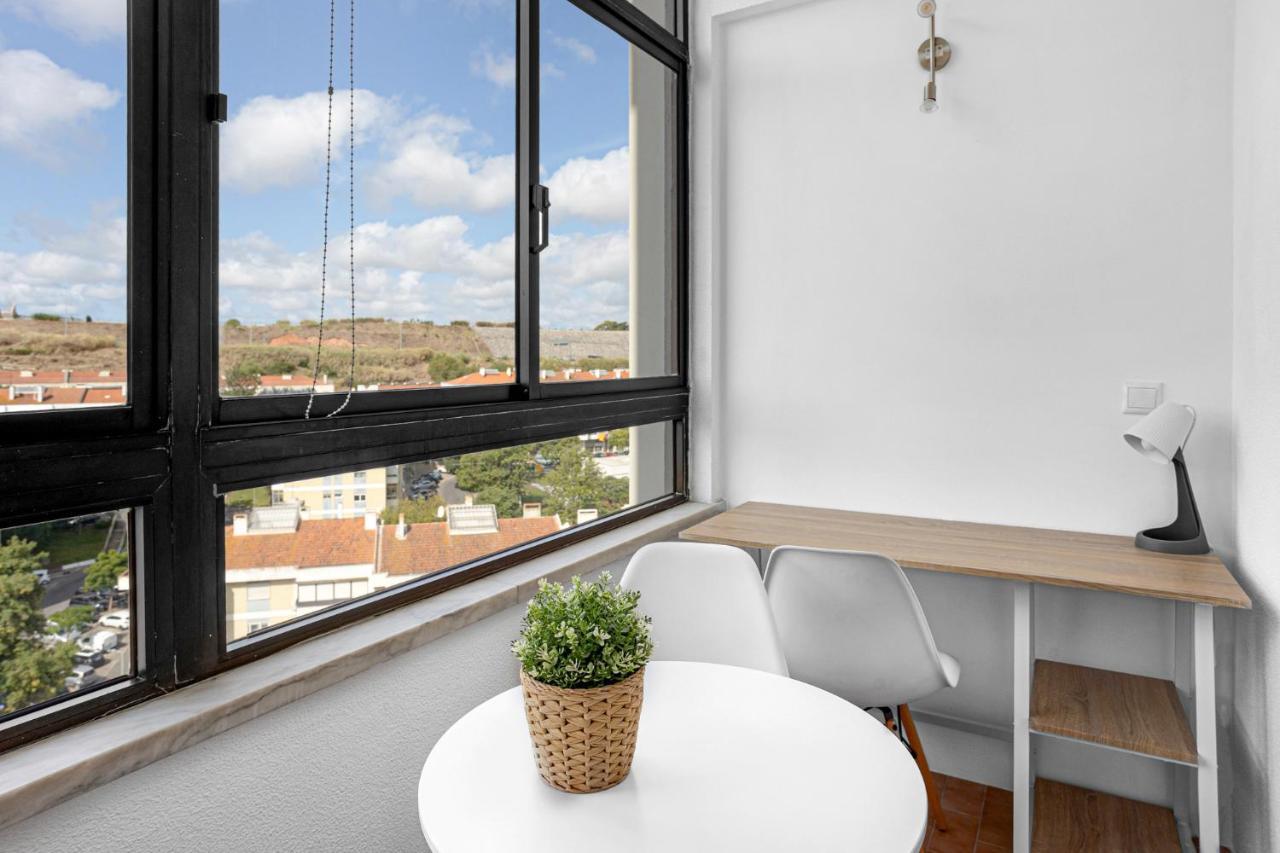 Wonderful Shared Apartment In Alfornelos - Near Metro! Lisboa Dış mekan fotoğraf