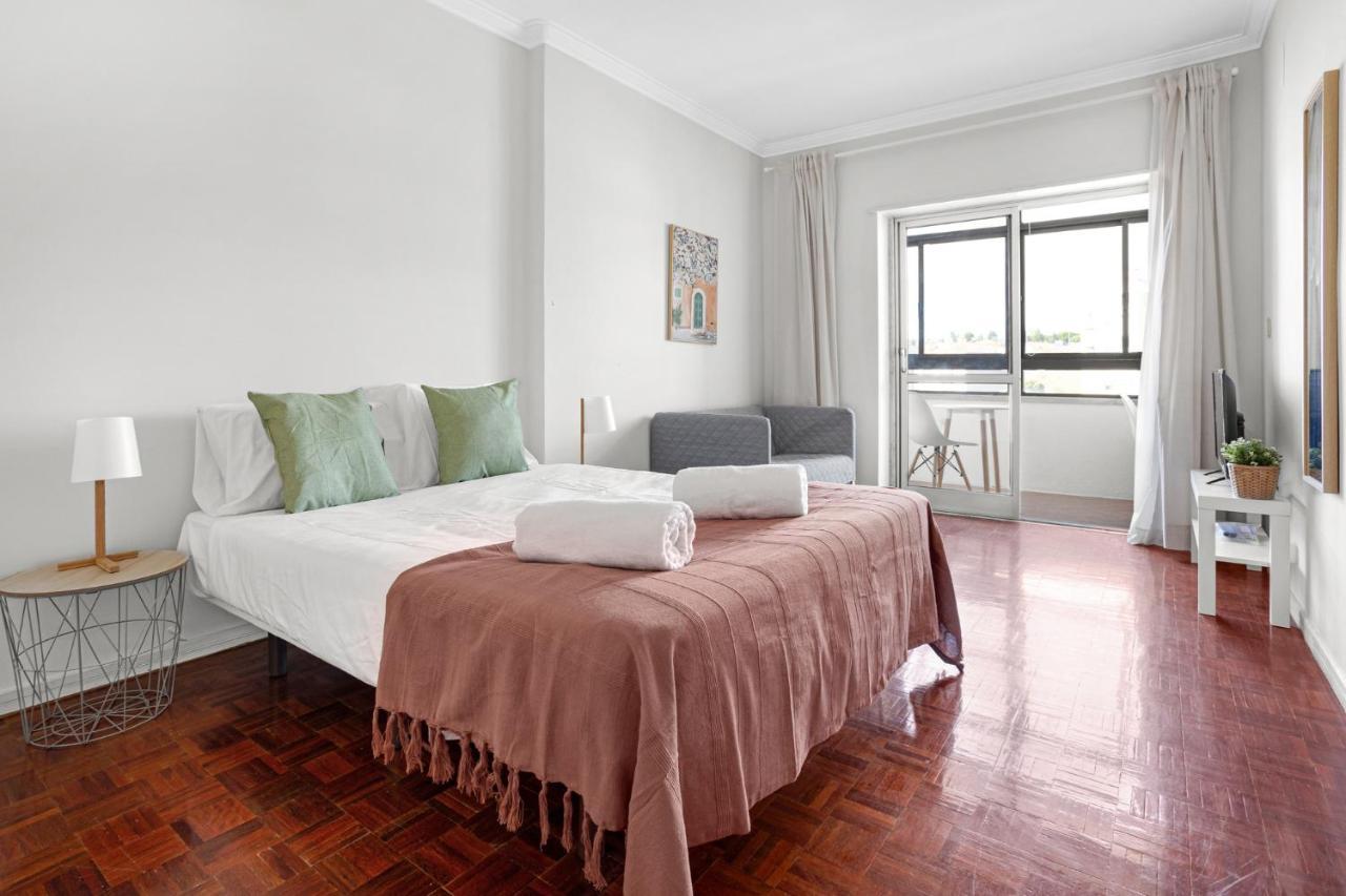 Wonderful Shared Apartment In Alfornelos - Near Metro! Lisboa Dış mekan fotoğraf