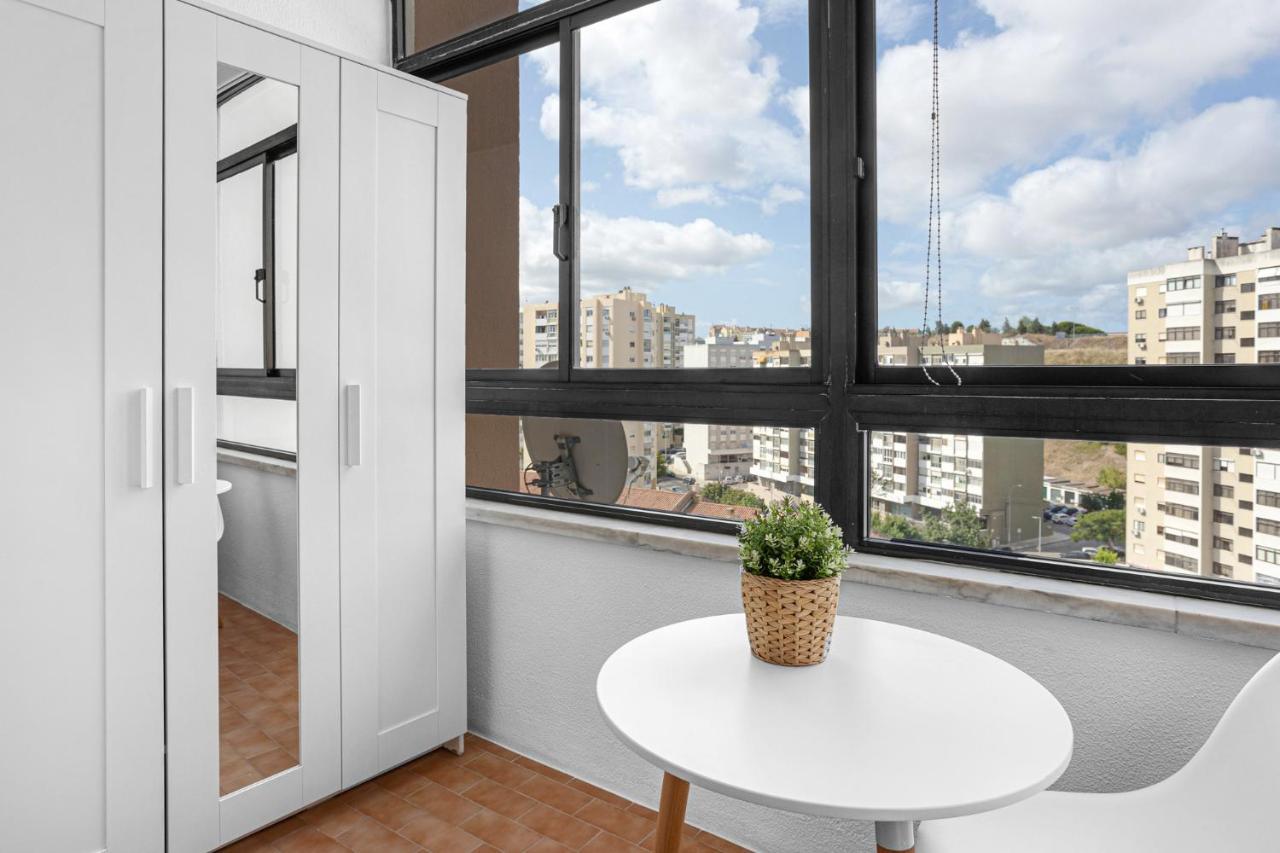 Wonderful Shared Apartment In Alfornelos - Near Metro! Lisboa Dış mekan fotoğraf