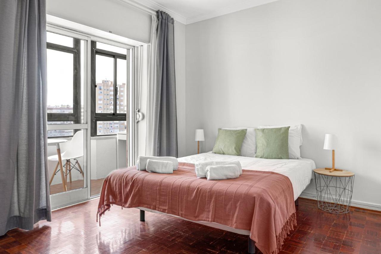 Wonderful Shared Apartment In Alfornelos - Near Metro! Lisboa Dış mekan fotoğraf